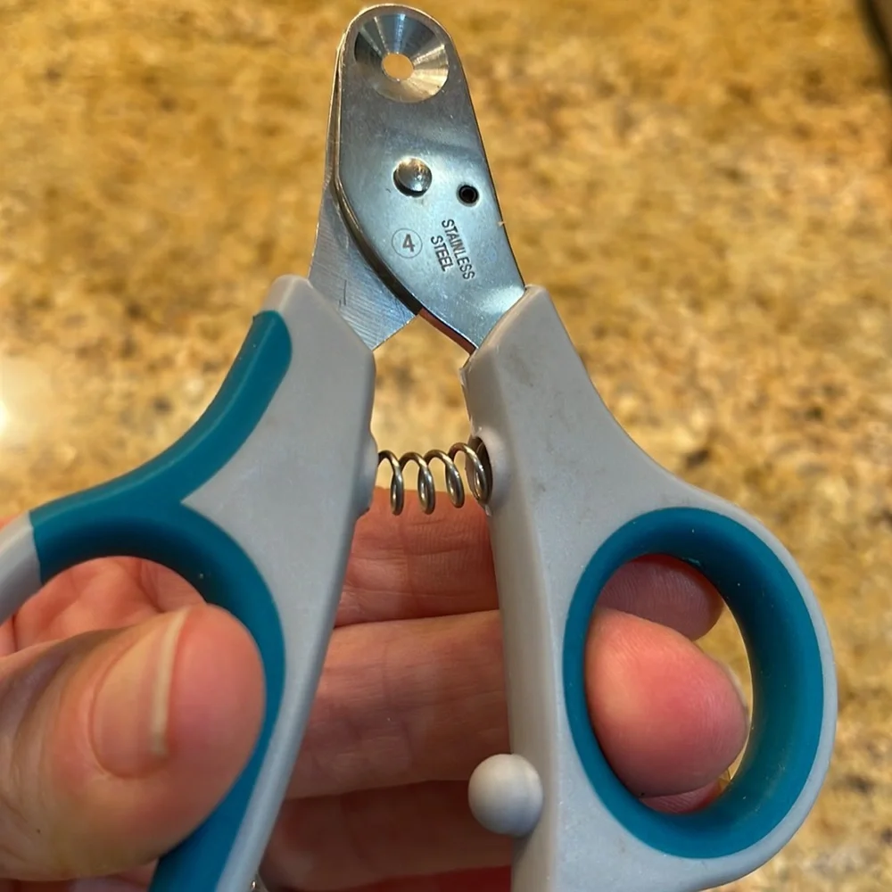 Pet nail Clippers. Zen clipper size 4 - safe clipper for cutting pets nails